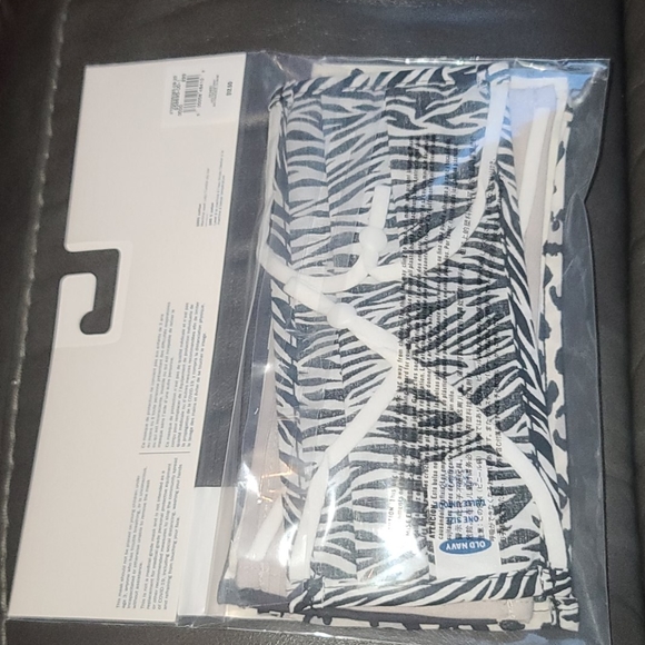 Old Navy Face Mask - Picture 7 of 7